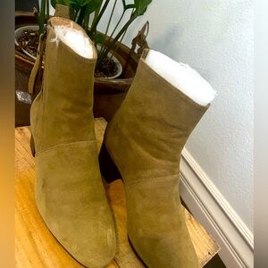 Banana republic suede LYDIA ankle boots in size 7